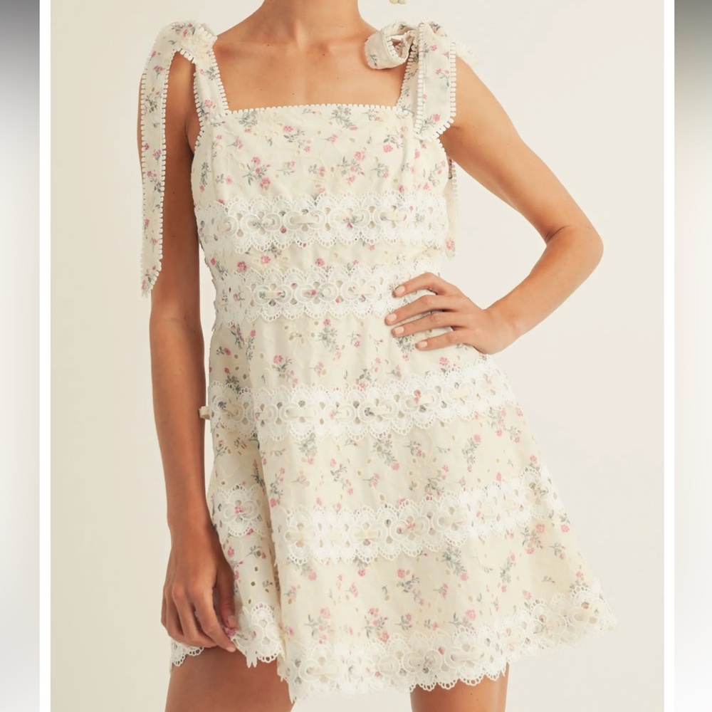 AROSE Studio Elegant Lace Mini Dress with Floral Accents